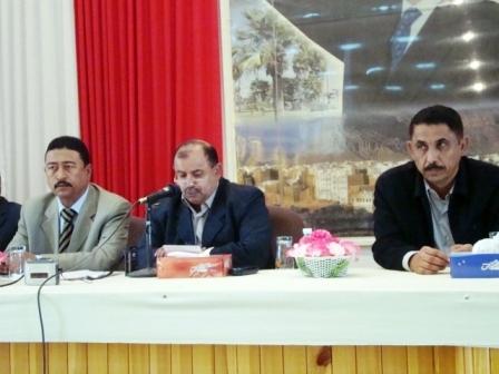 الخنبشي خلال لقائه أعضاء اللجنة التحضيرية